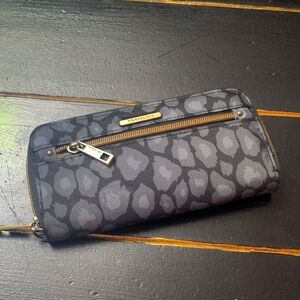 Travelon Women's Black 🖤 🖤 🩶 🩶 Beautiful Blue 💙 💙 Wallet